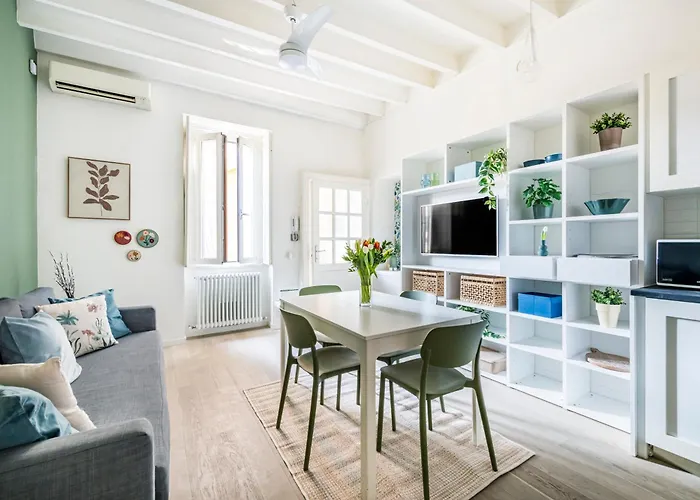Lovely Apartment On The Navigli River By Easylife