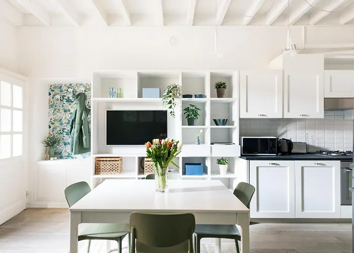 Lovely Apartment On The Navigli River By Easylife